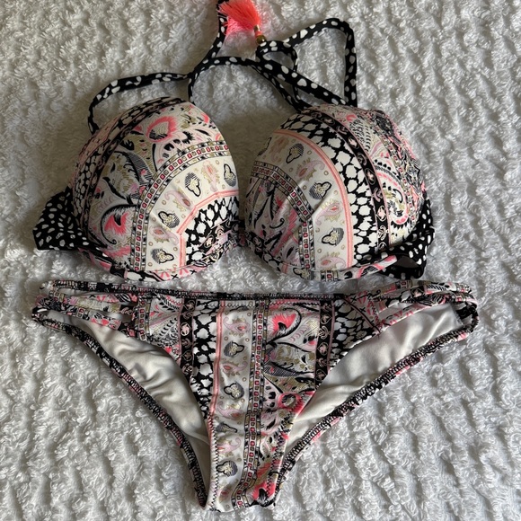 Victoria's Secret Multicolor Patterned Bikini - Picture 1 of 10